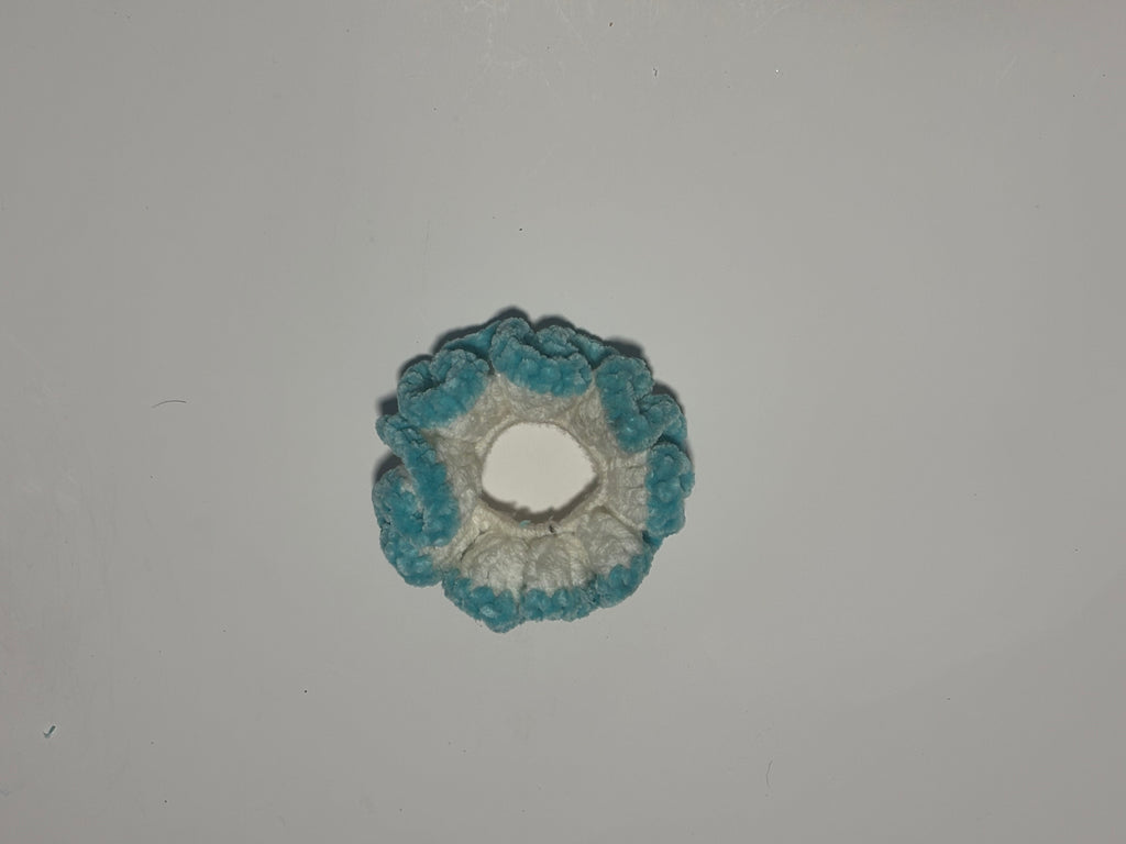 ❄️ “Frosted Dreams Ruffle Hat”